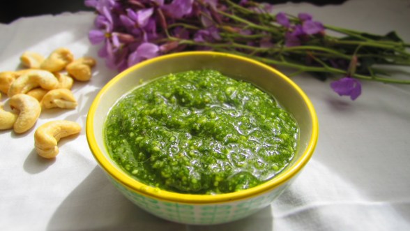 Deliciosamente sano pasta con pesto de anacardos 2