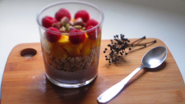 Deliciosamente sano Trigo sarraceno inflado con frutas y pistachos 2