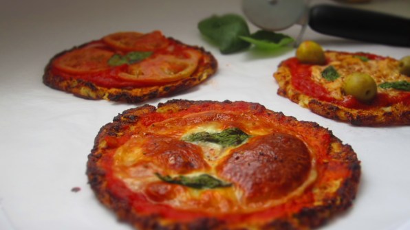 Deliciosamentesano pizza de coliflor (1)